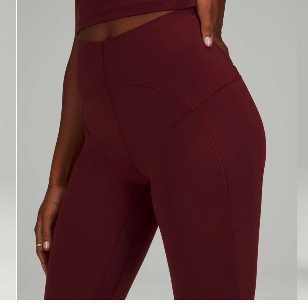Lululemon Unlimit High-Rise Tight 25"
Red Merlot